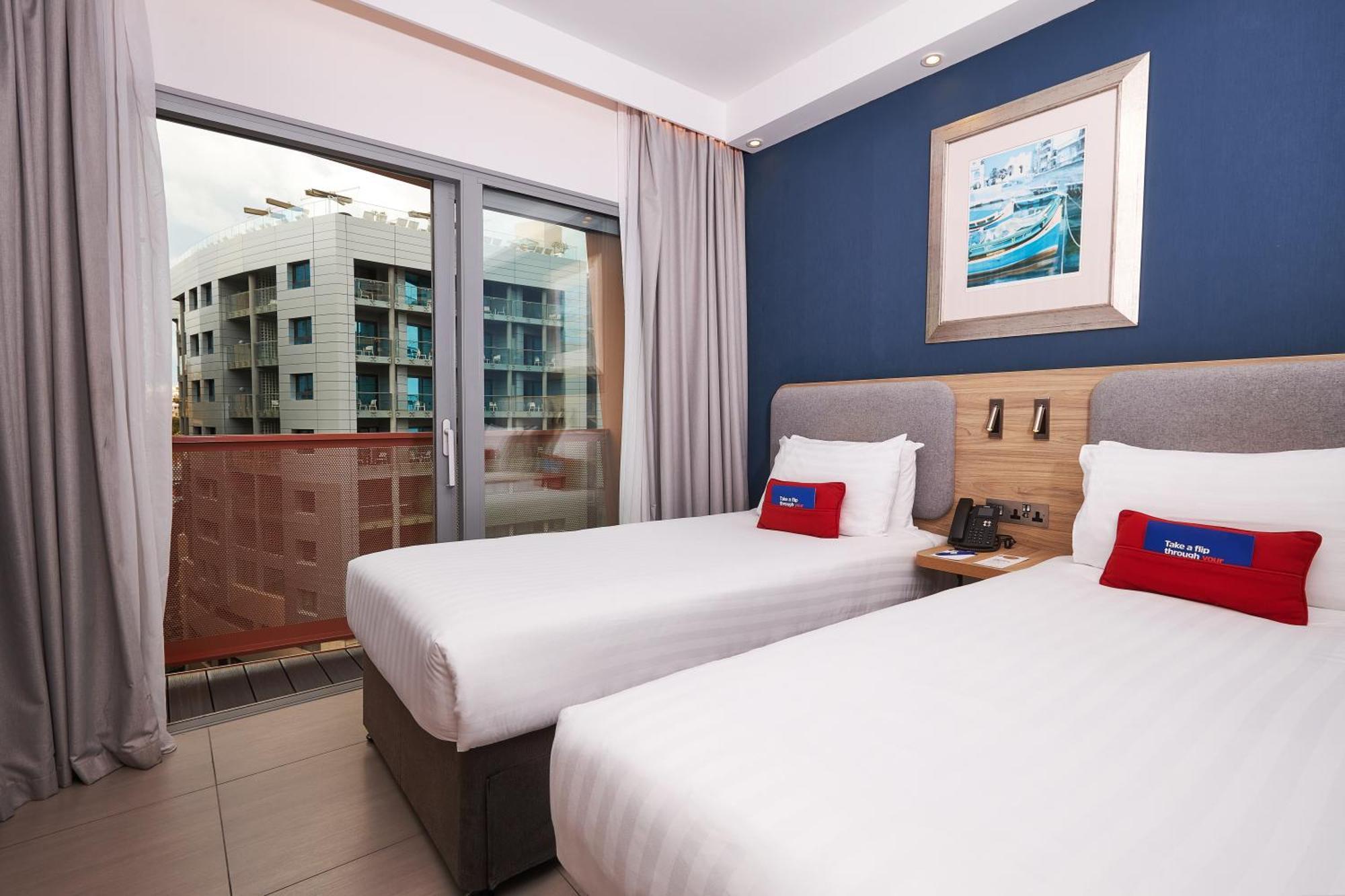 Holiday Inn Express - Malta By Ihg Saint Julian's Ngoại thất bức ảnh