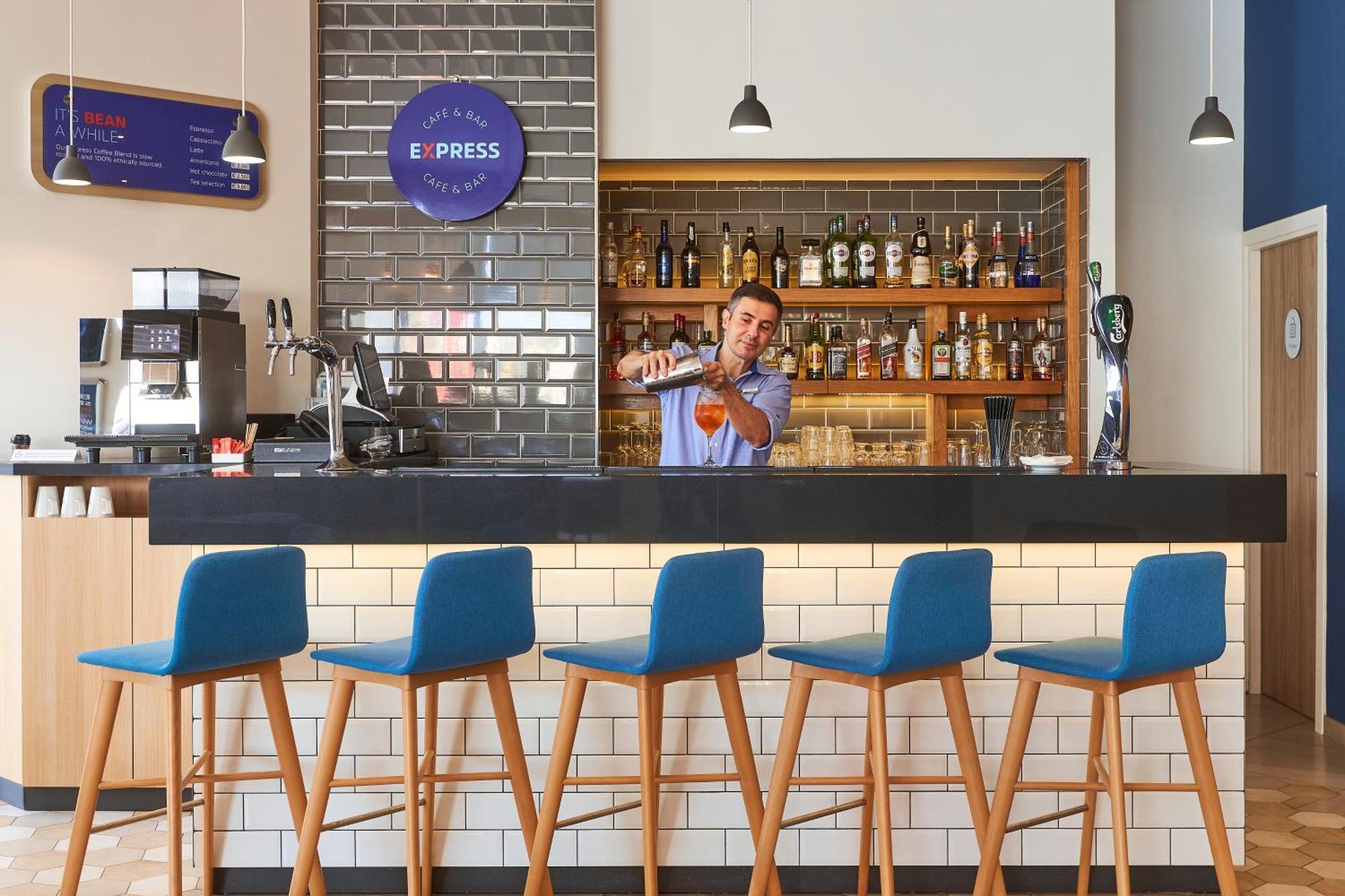 Holiday Inn Express - Malta By Ihg Saint Julian's Ngoại thất bức ảnh