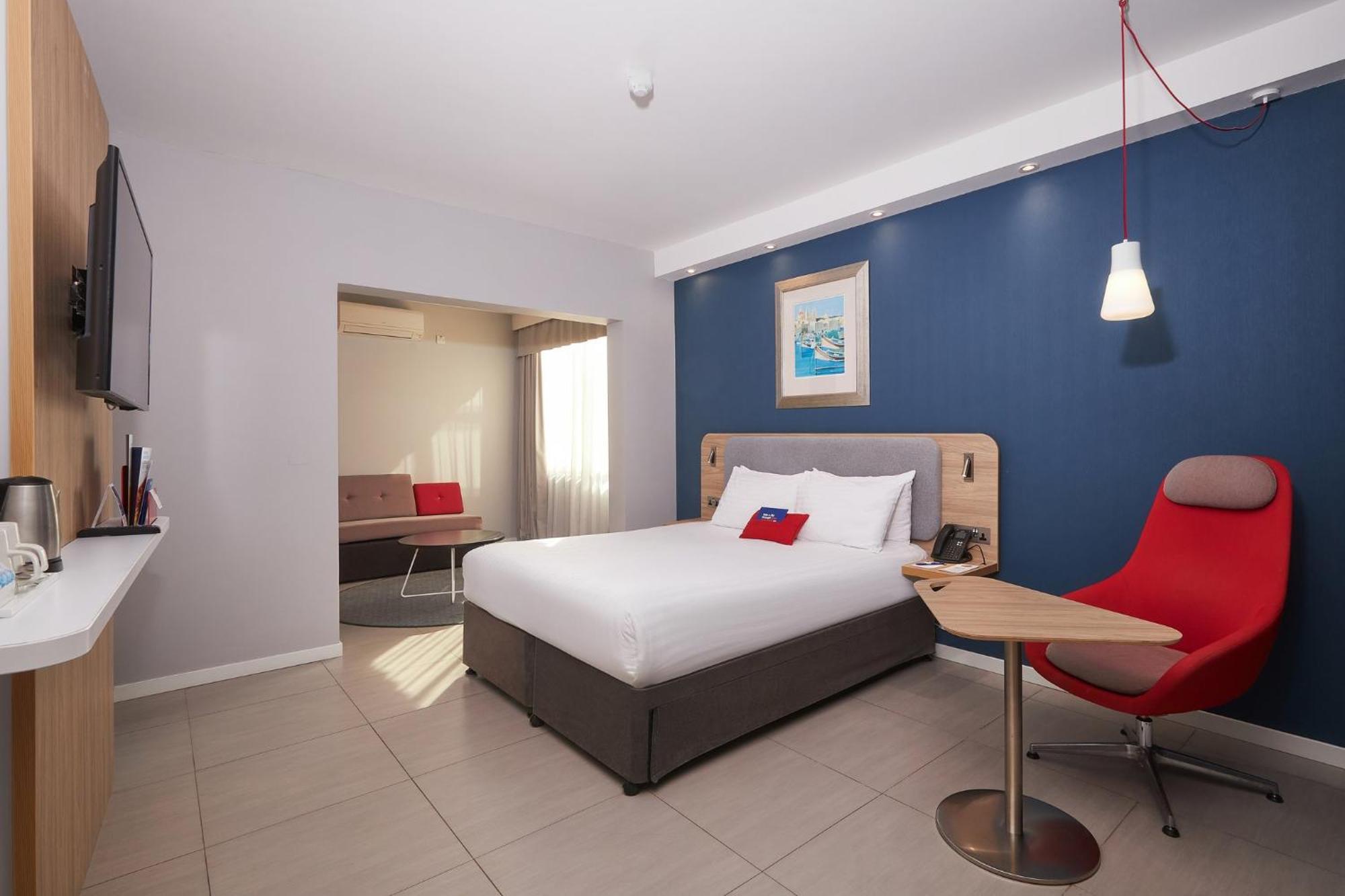 Holiday Inn Express - Malta By Ihg Saint Julian's Ngoại thất bức ảnh