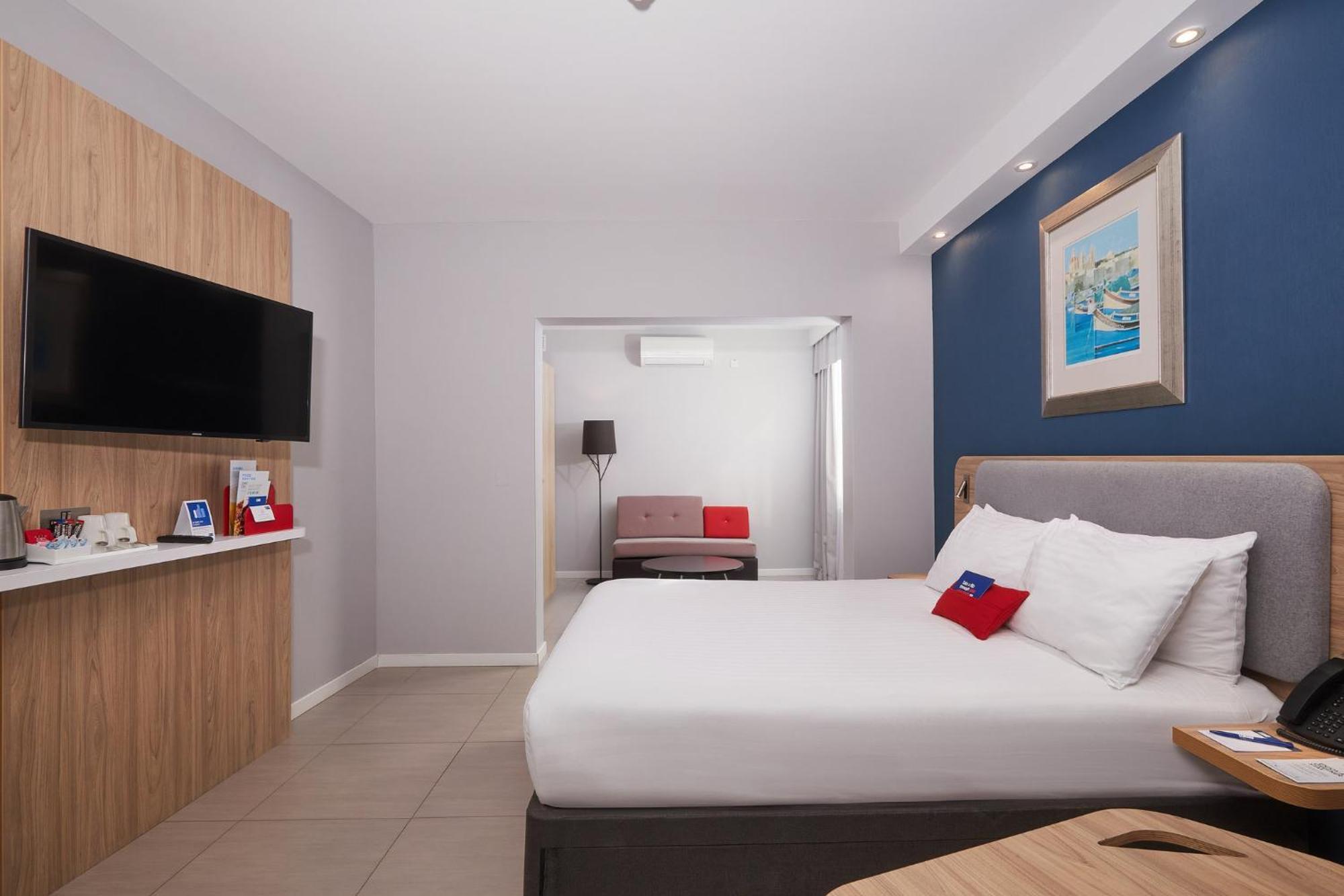 Holiday Inn Express - Malta By Ihg Saint Julian's Ngoại thất bức ảnh