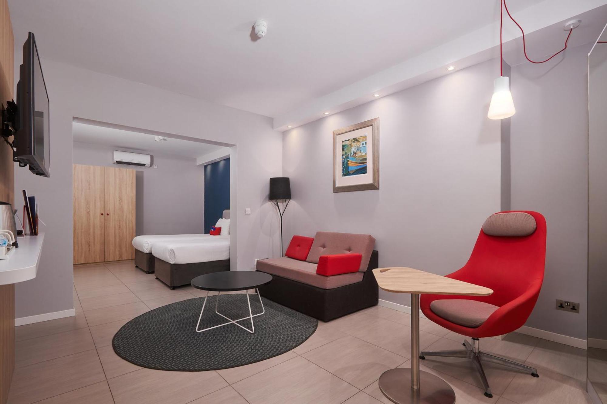 Holiday Inn Express - Malta By Ihg Saint Julian's Ngoại thất bức ảnh