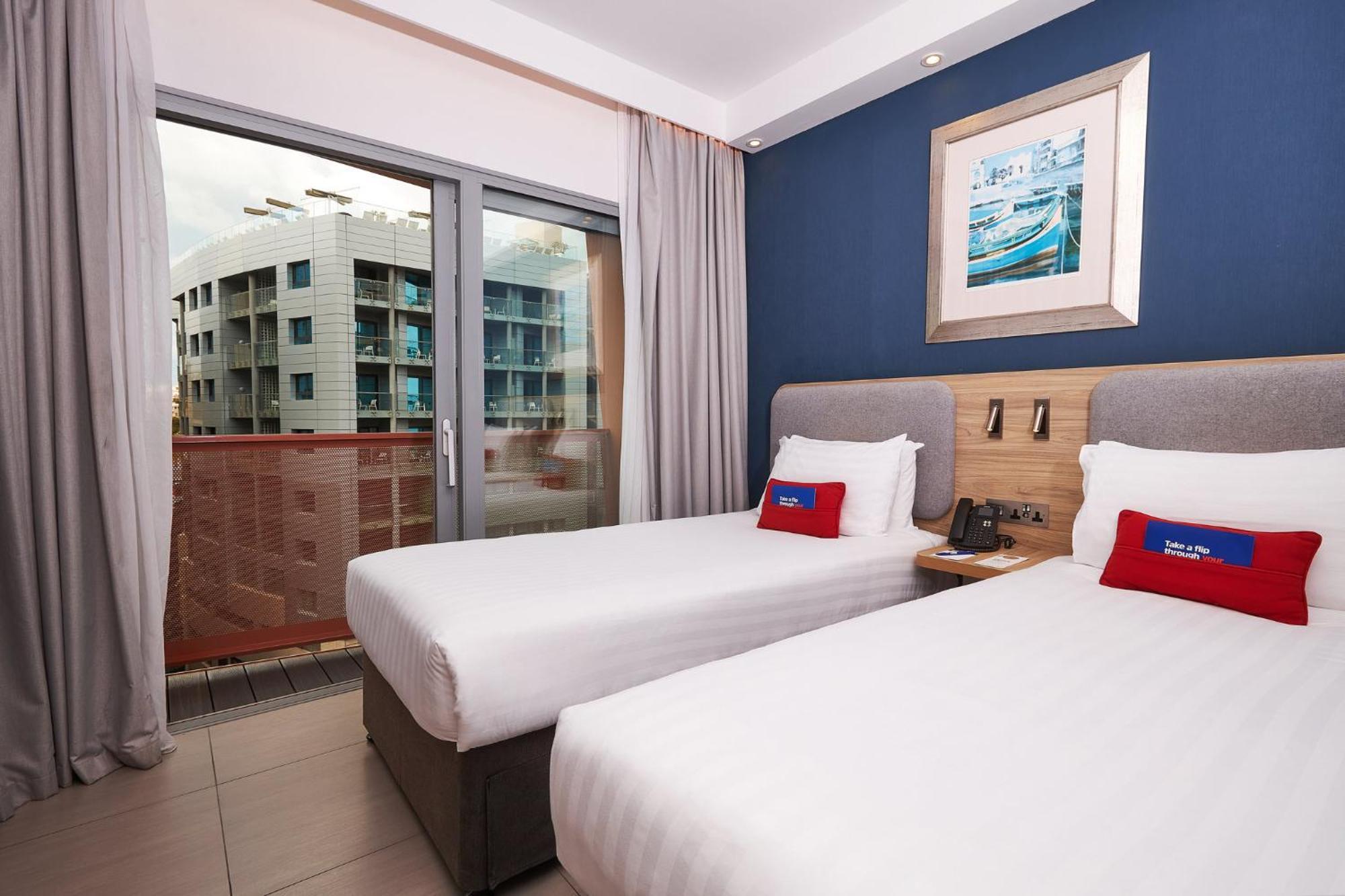 Holiday Inn Express - Malta By Ihg Saint Julian's Ngoại thất bức ảnh