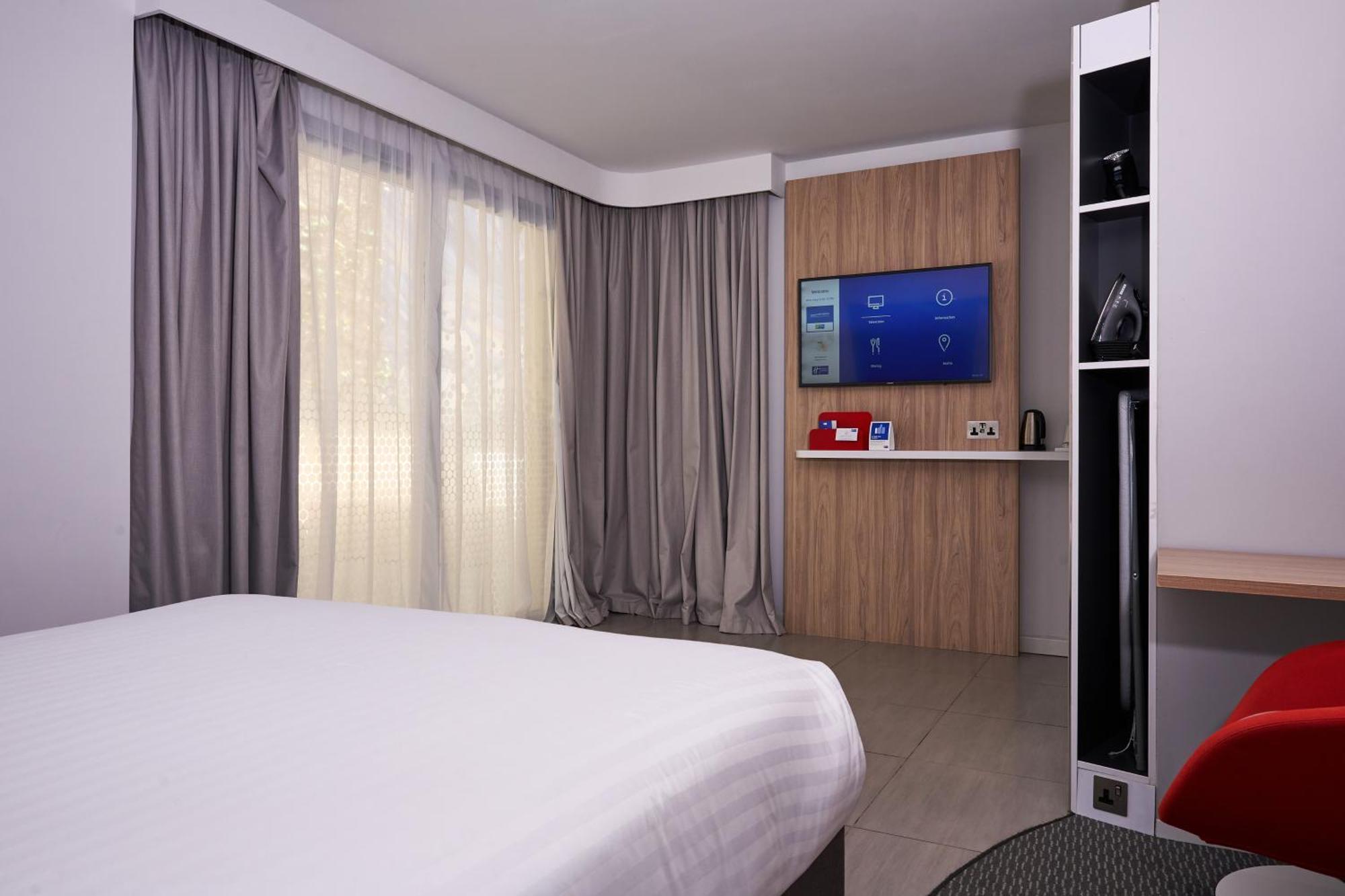 Holiday Inn Express - Malta By Ihg Saint Julian's Ngoại thất bức ảnh